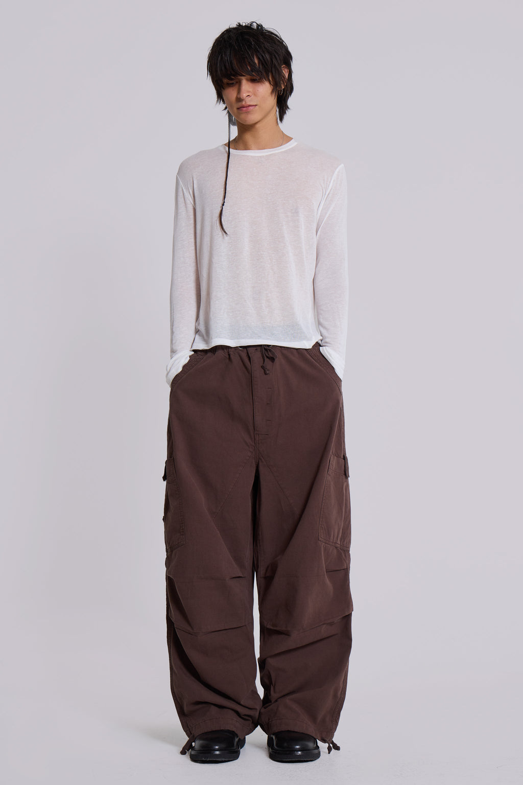Pantalón cargo paracaídas marrón