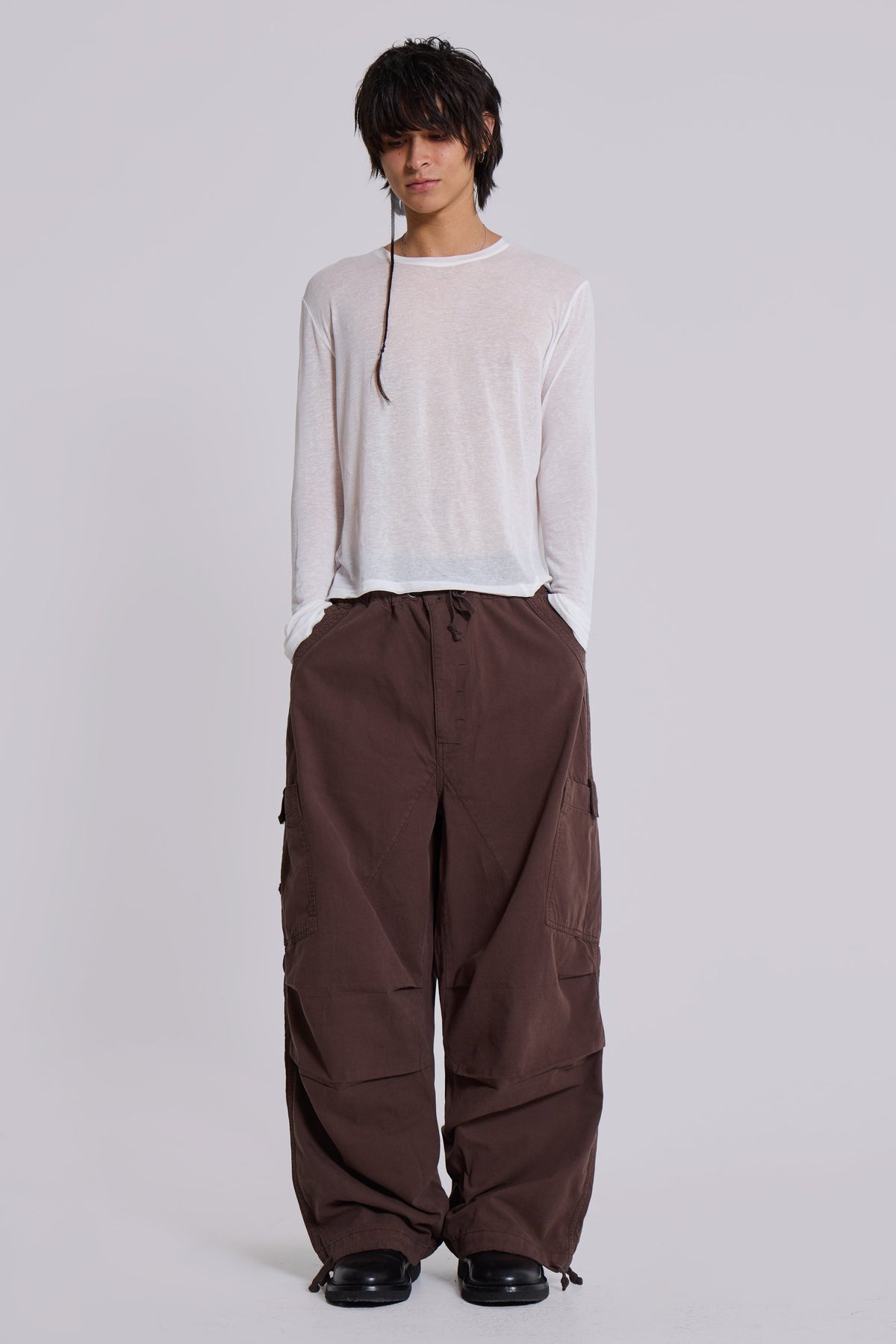 Pantalón cargo paracaídas marrón