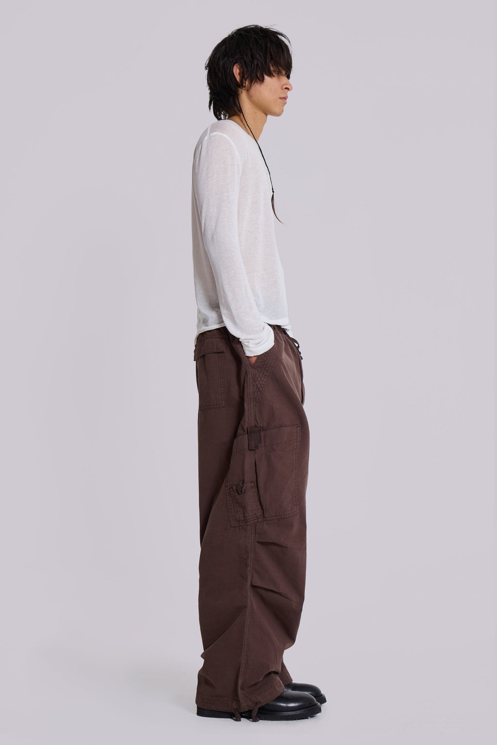 Pantalón cargo paracaídas marrón