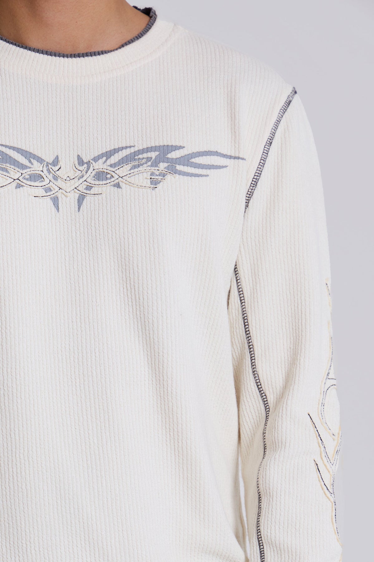 Camiseta Tattoo con Apliques – Blanco Roto
