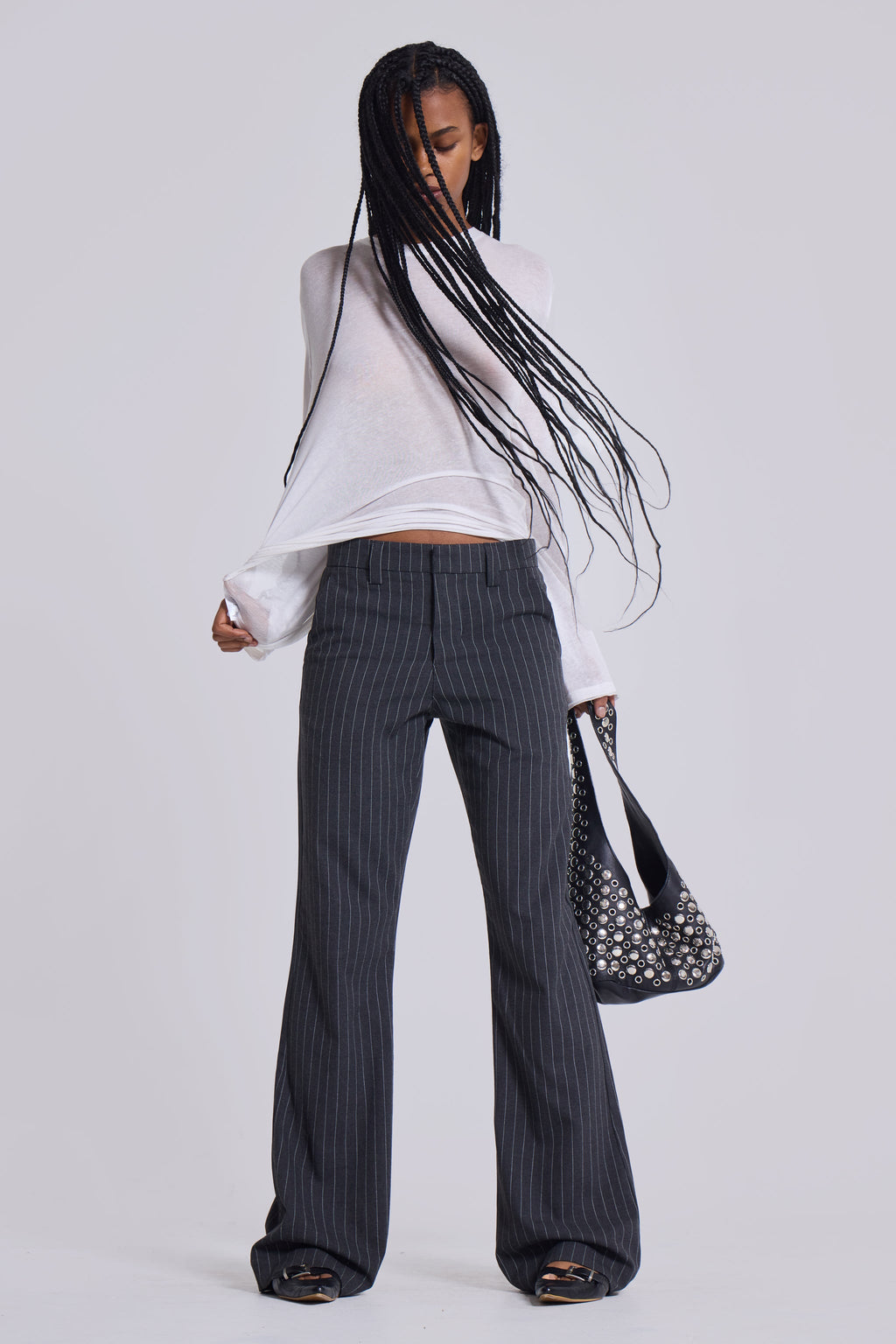 Pantalón de traje de raya diplomática con pliegues bootcut gris
