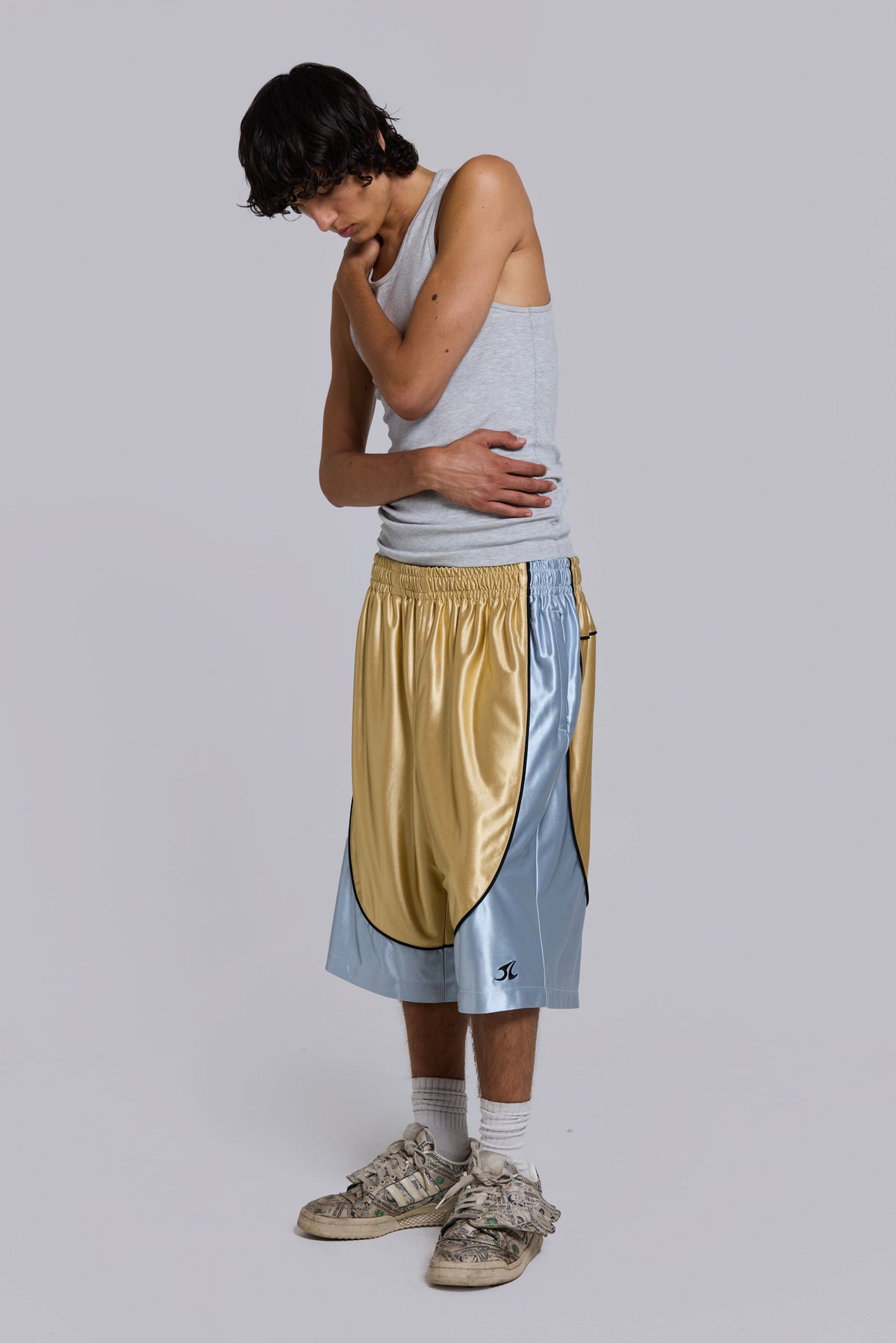 Shorts Court de baloncesto dorados