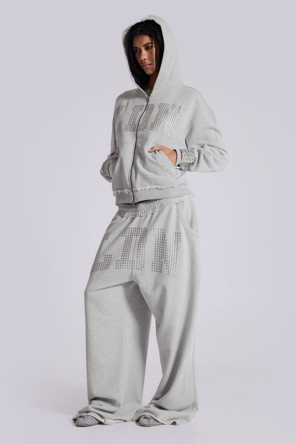Joggers LDN Monster con tachuelas