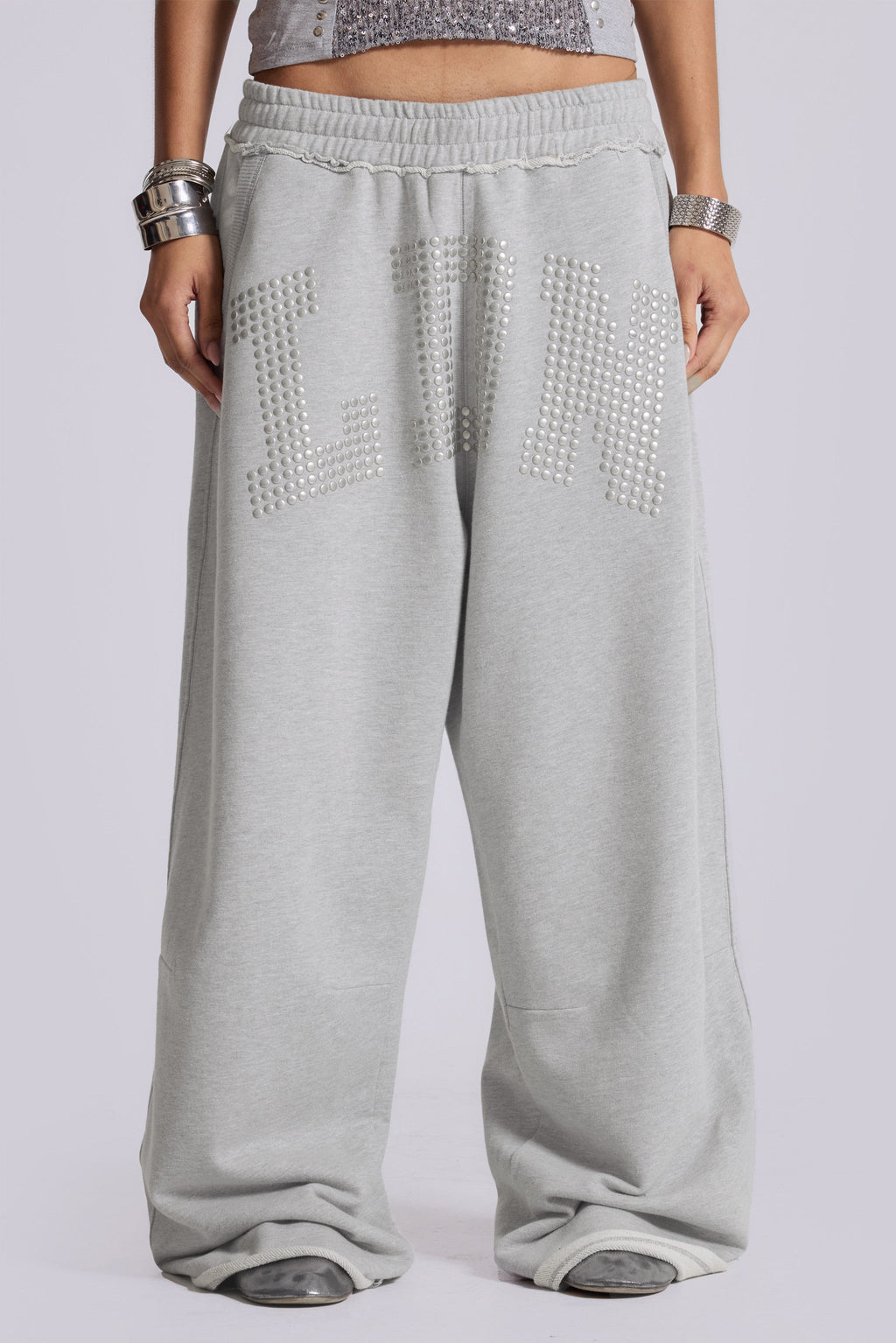 Joggers LDN Monster con tachuelas