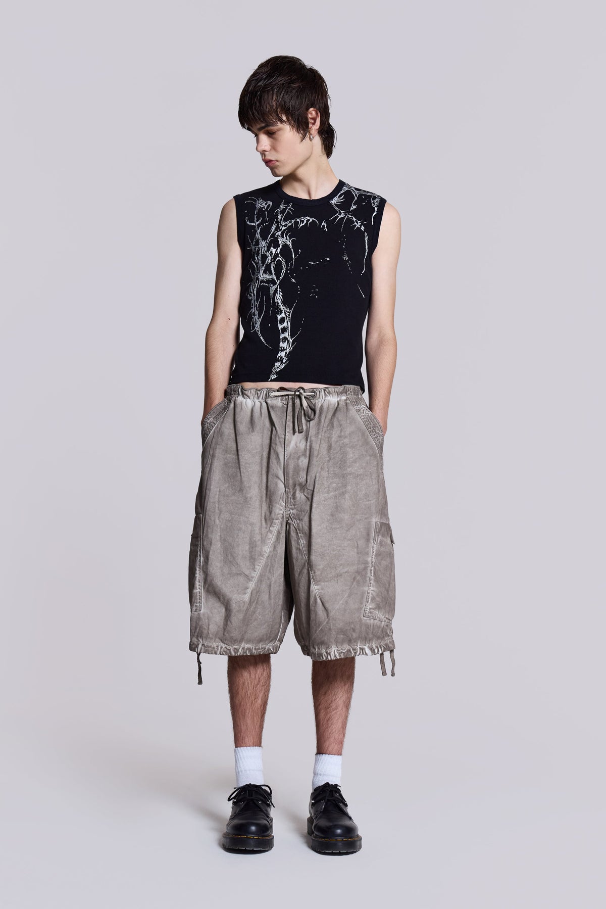 Shorts baggy Oil lavados paracaídas piedra