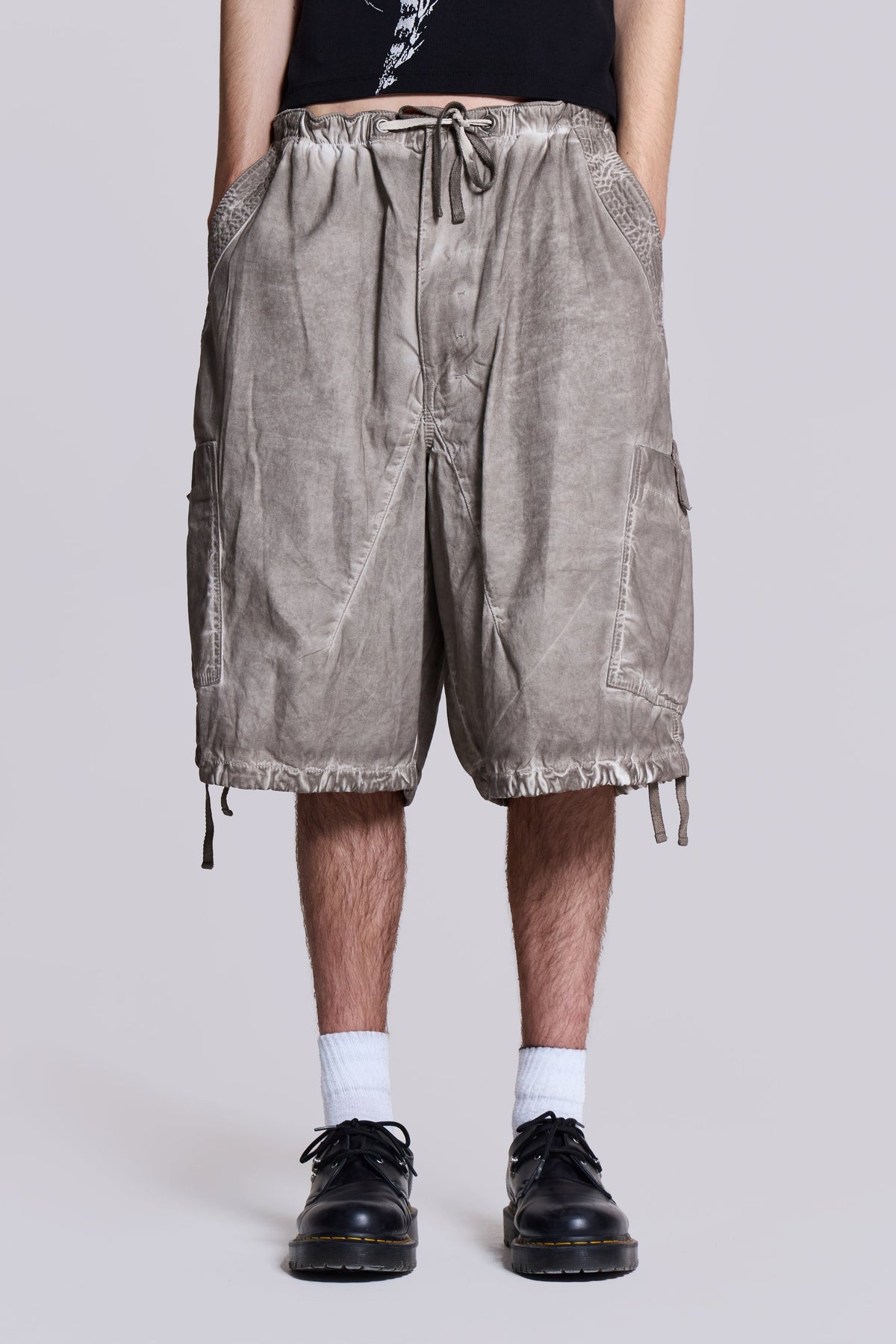 Shorts baggy Oil lavados paracaídas piedra