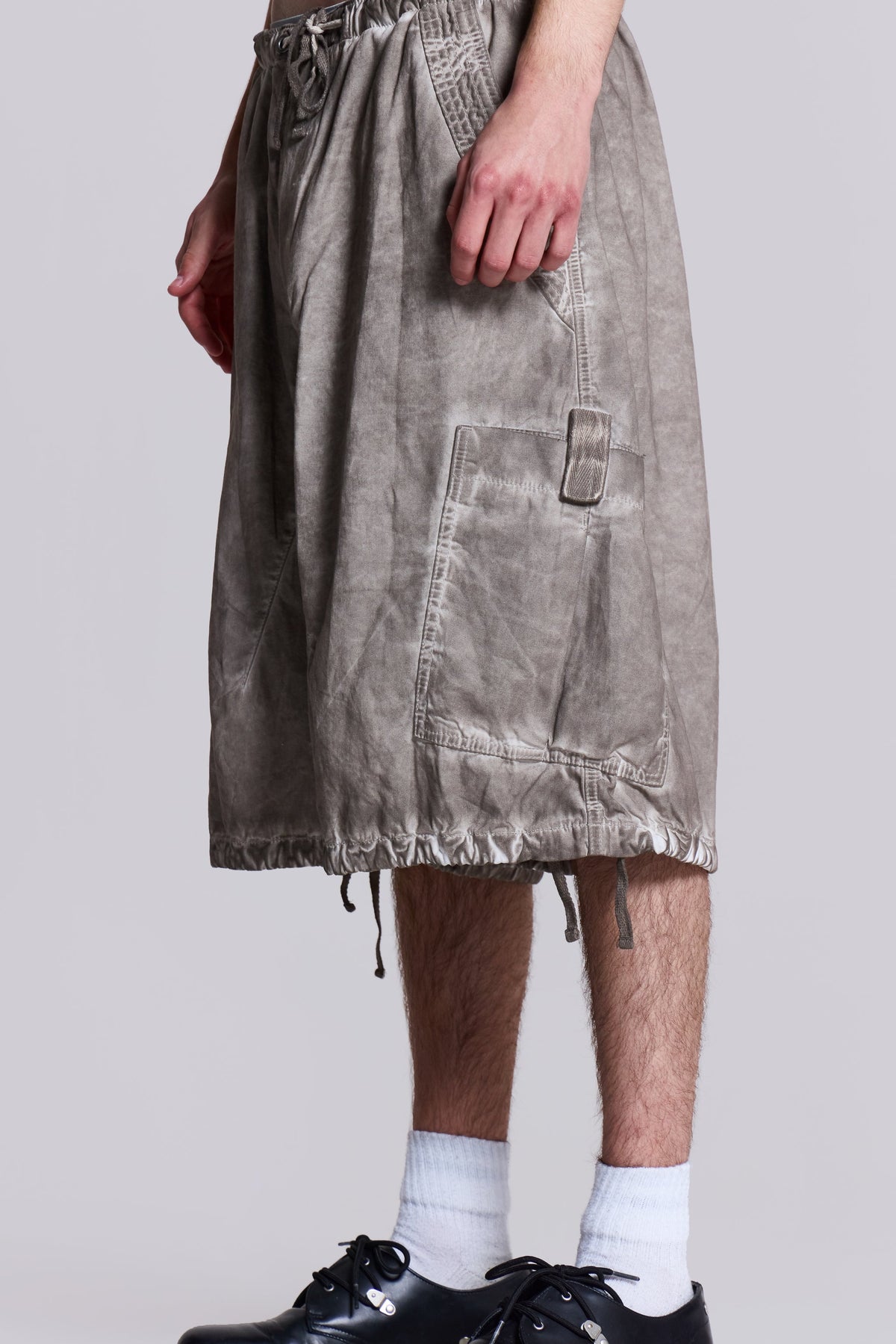 Shorts baggy Oil lavados paracaídas piedra