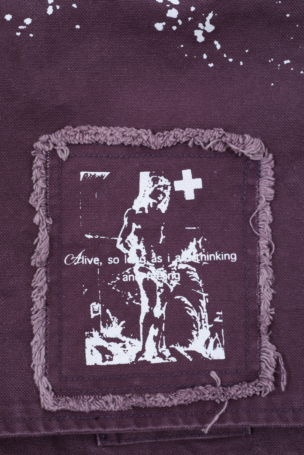 Bandolera Thinking Splattered con pintura morada