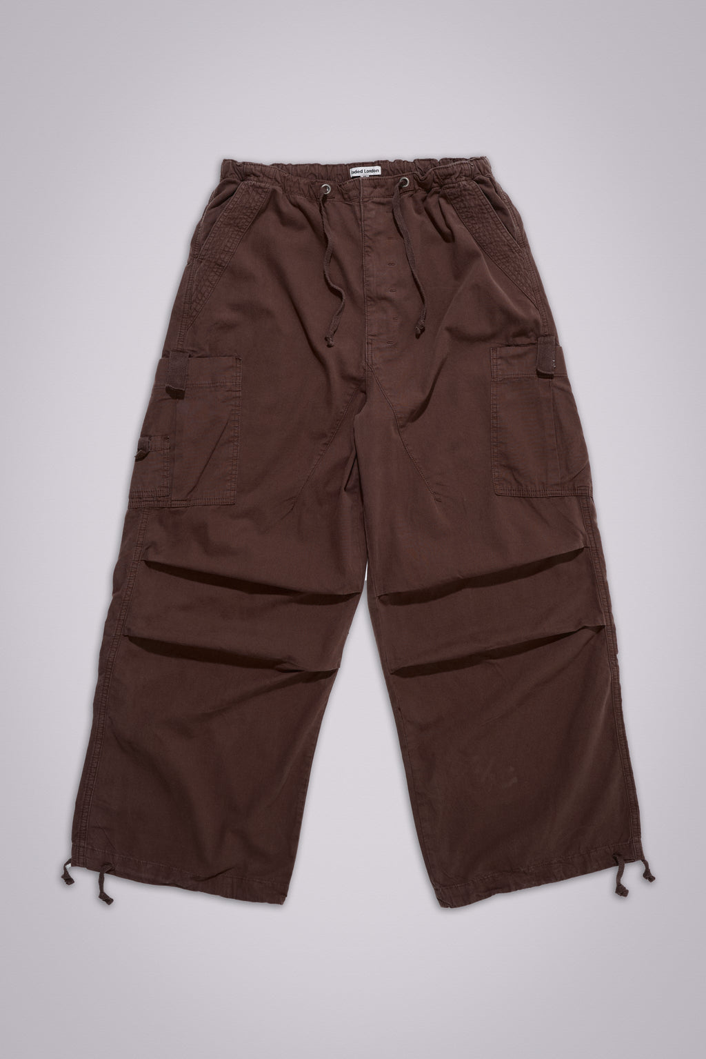 Pantalón cargo paracaídas marrón