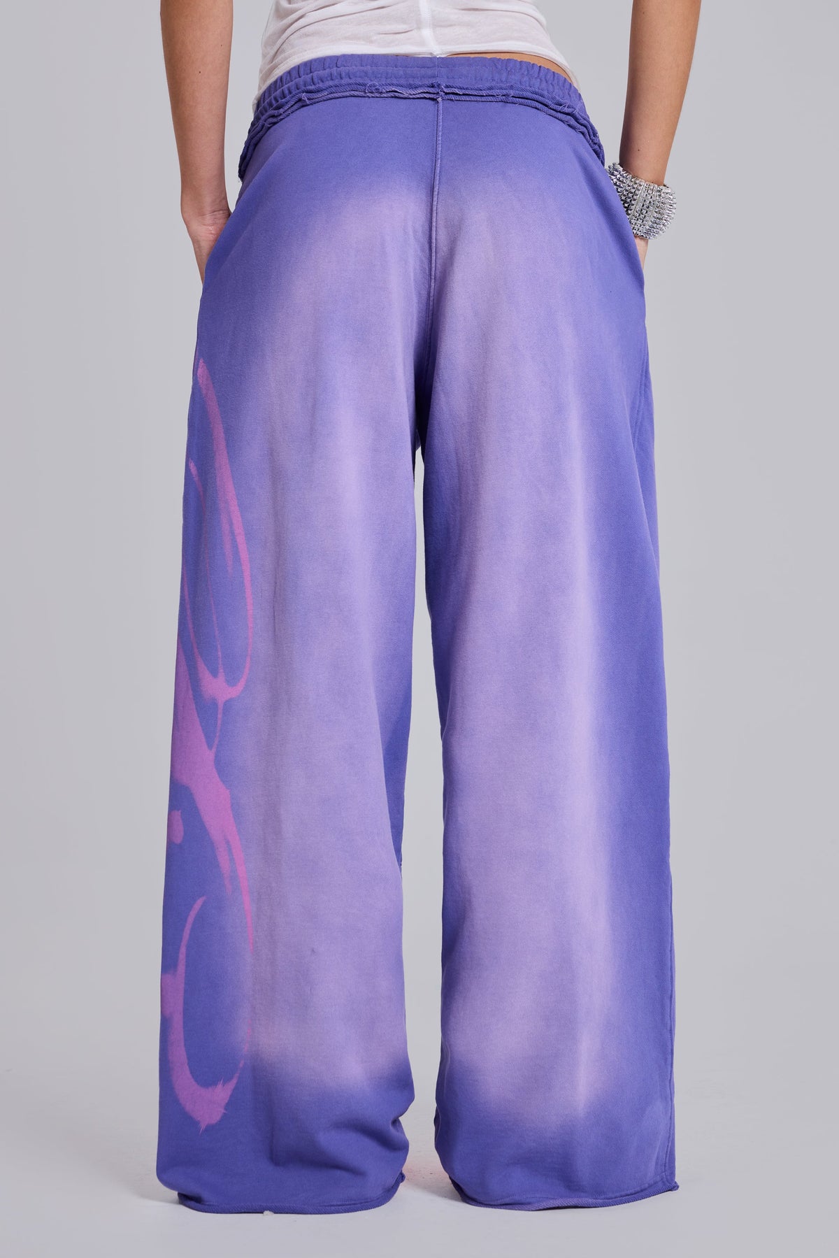 Joggers Divine Monster aerógrafos morados
