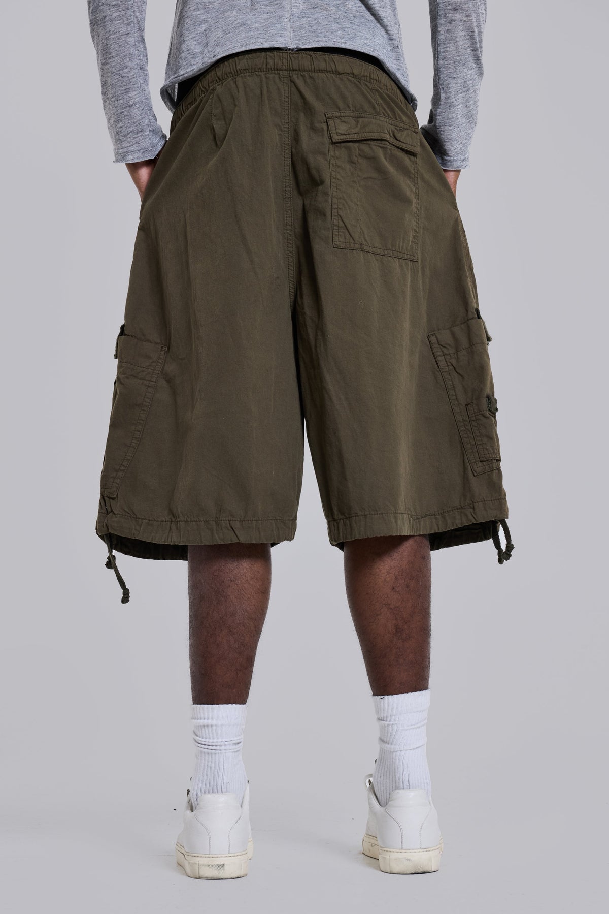 Shorts baggy Cargo paracaídas caqui