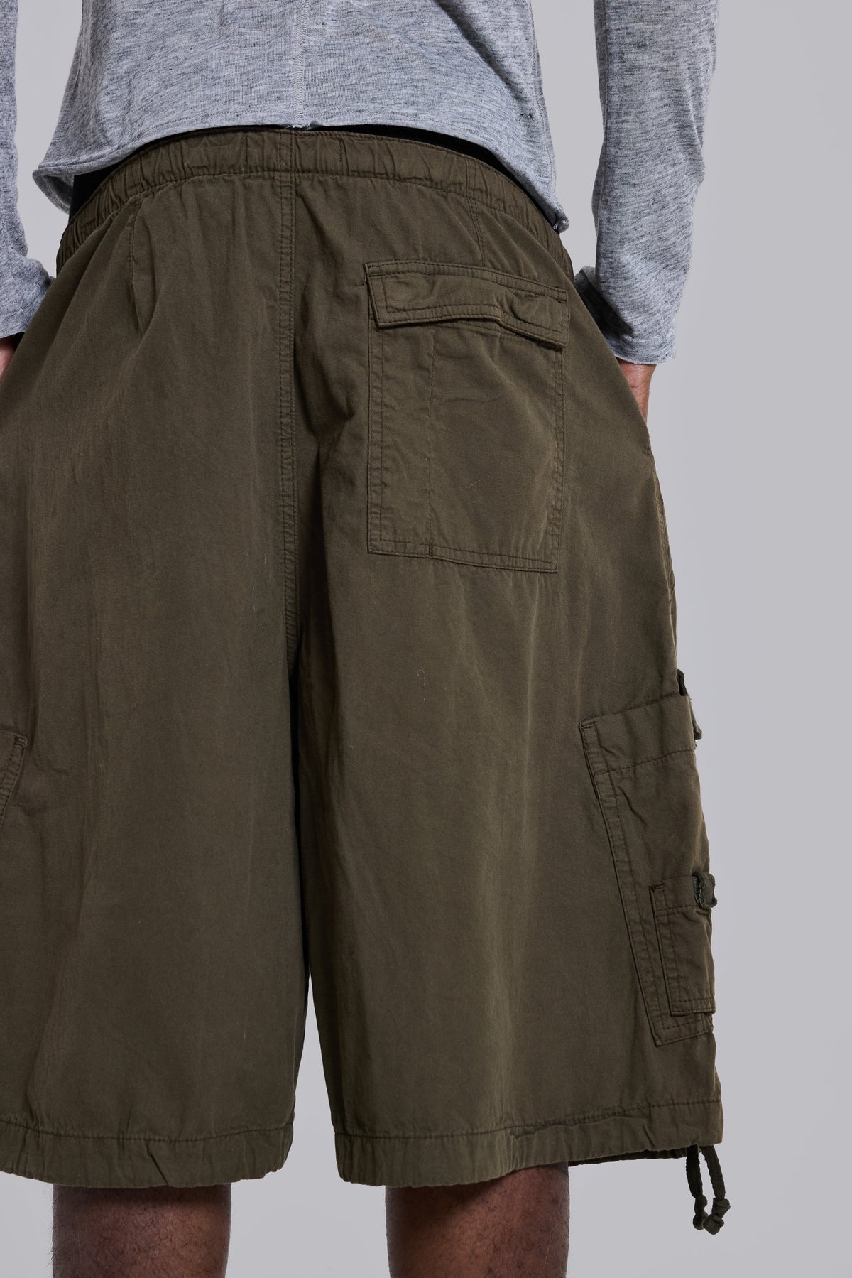 Shorts baggy Cargo paracaídas caqui