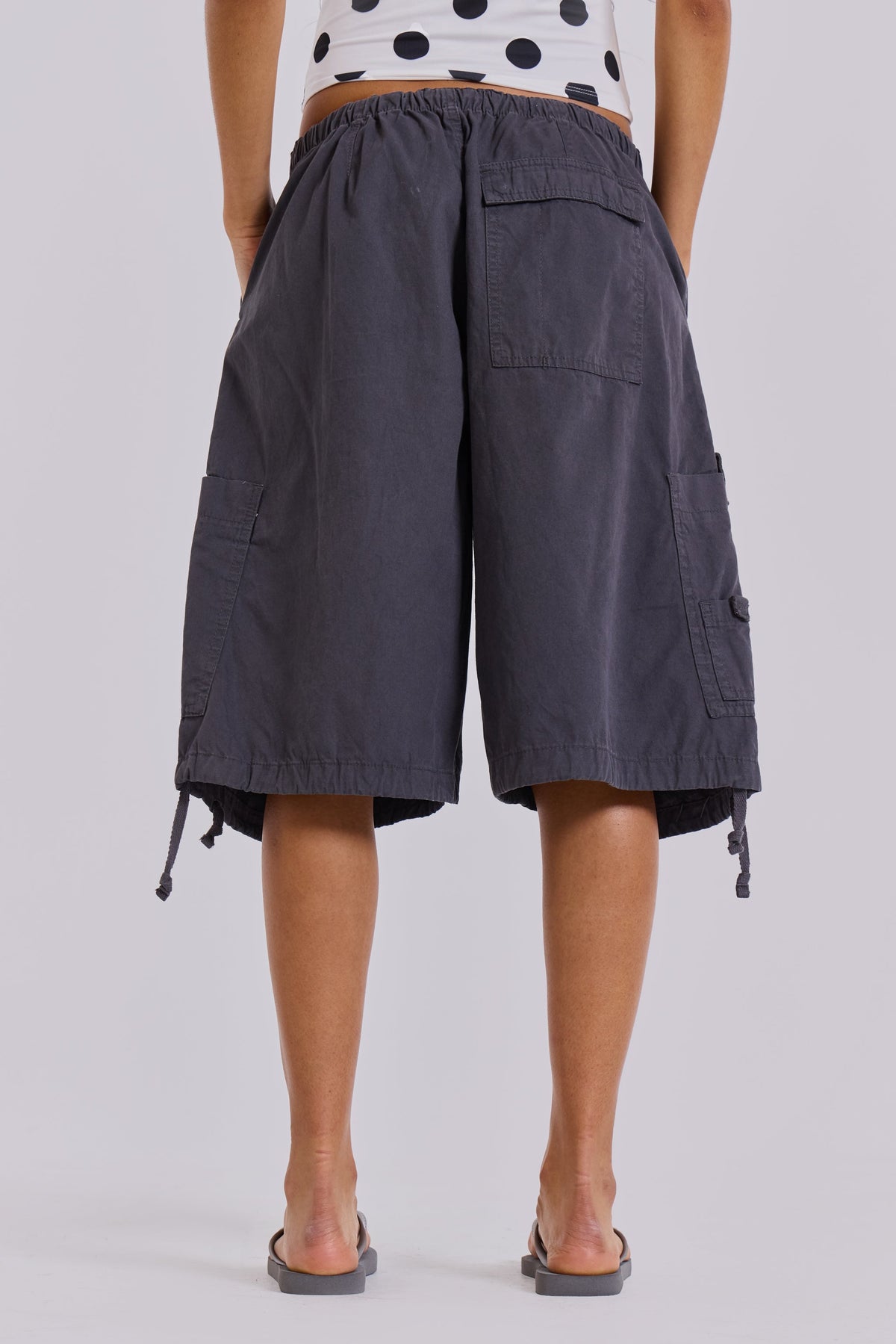 Shorts cargo vintage paracaídas grises