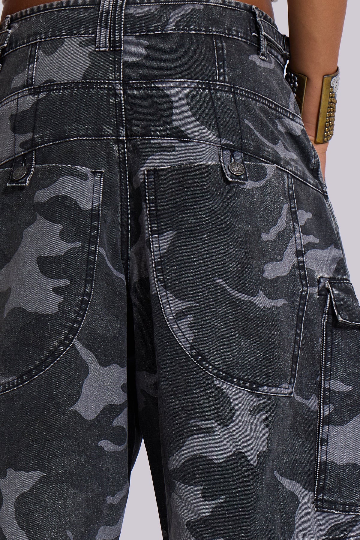 Shorts baggy Cadet negro lavado y camuflaje