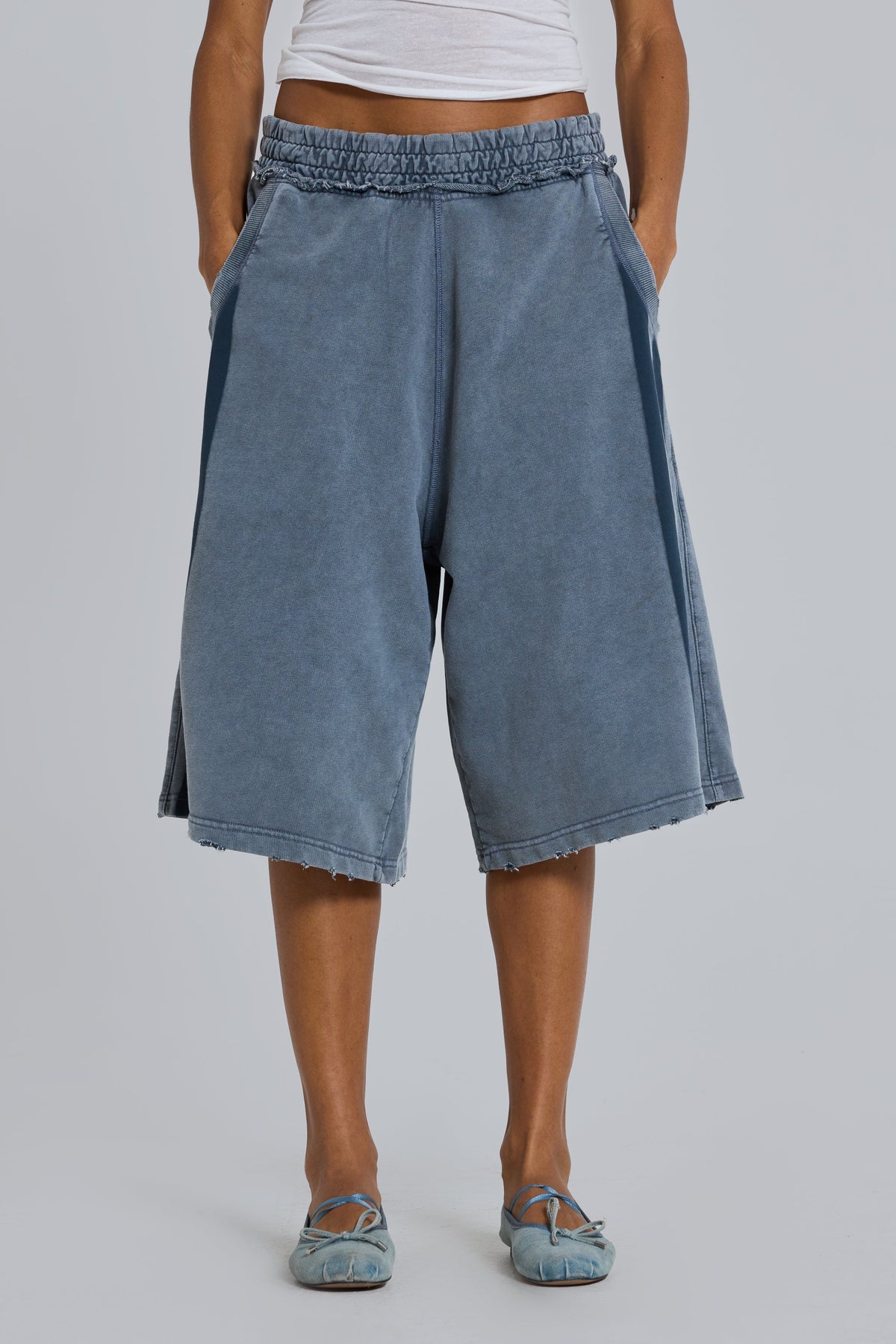 Shorts de chándal Monster lavados deportivos de rayas grises