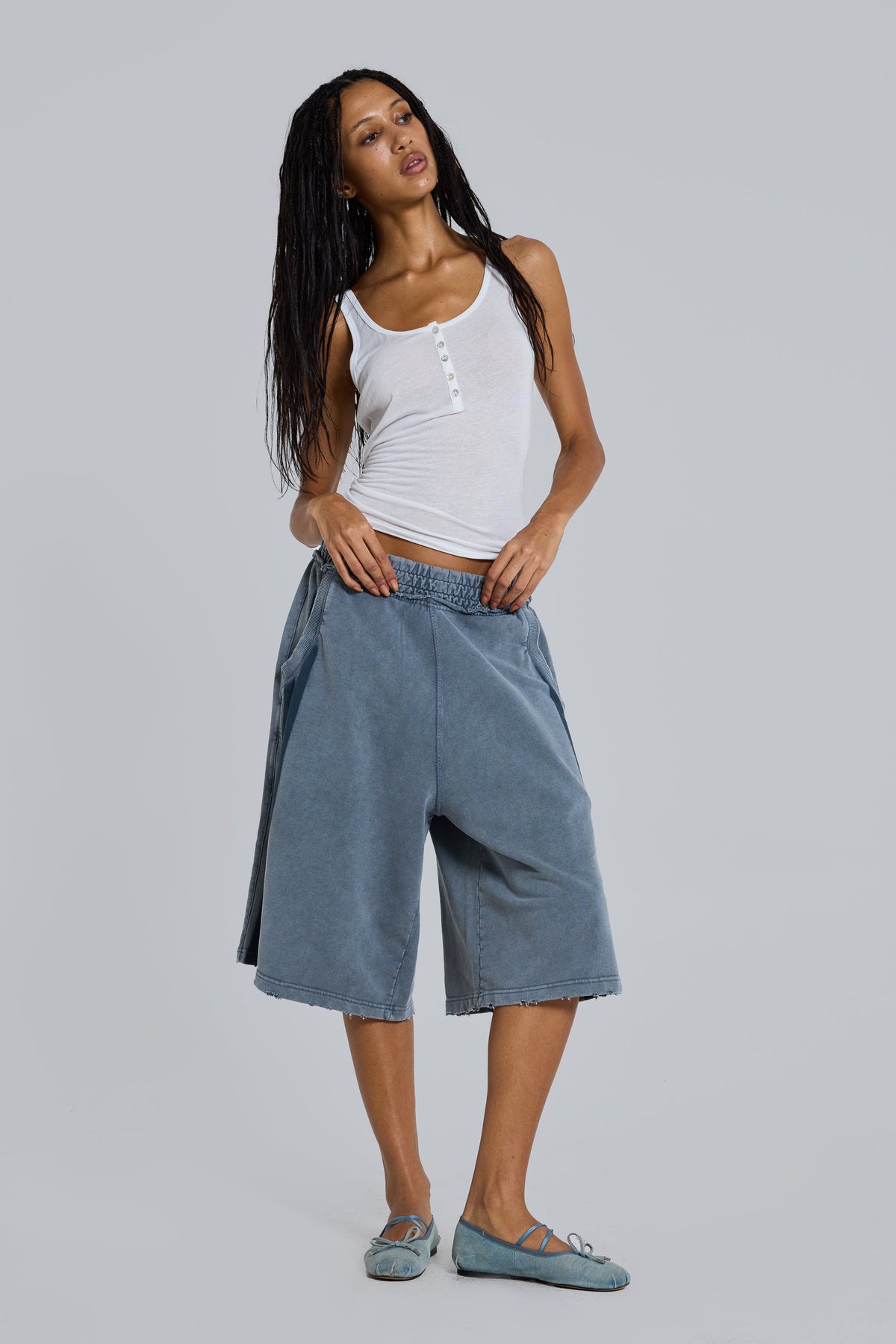 Shorts de chándal Monster lavados deportivos de rayas grises