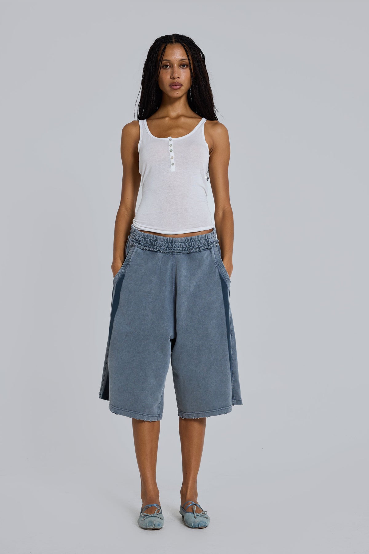 Shorts de chándal Monster lavados deportivos de rayas grises