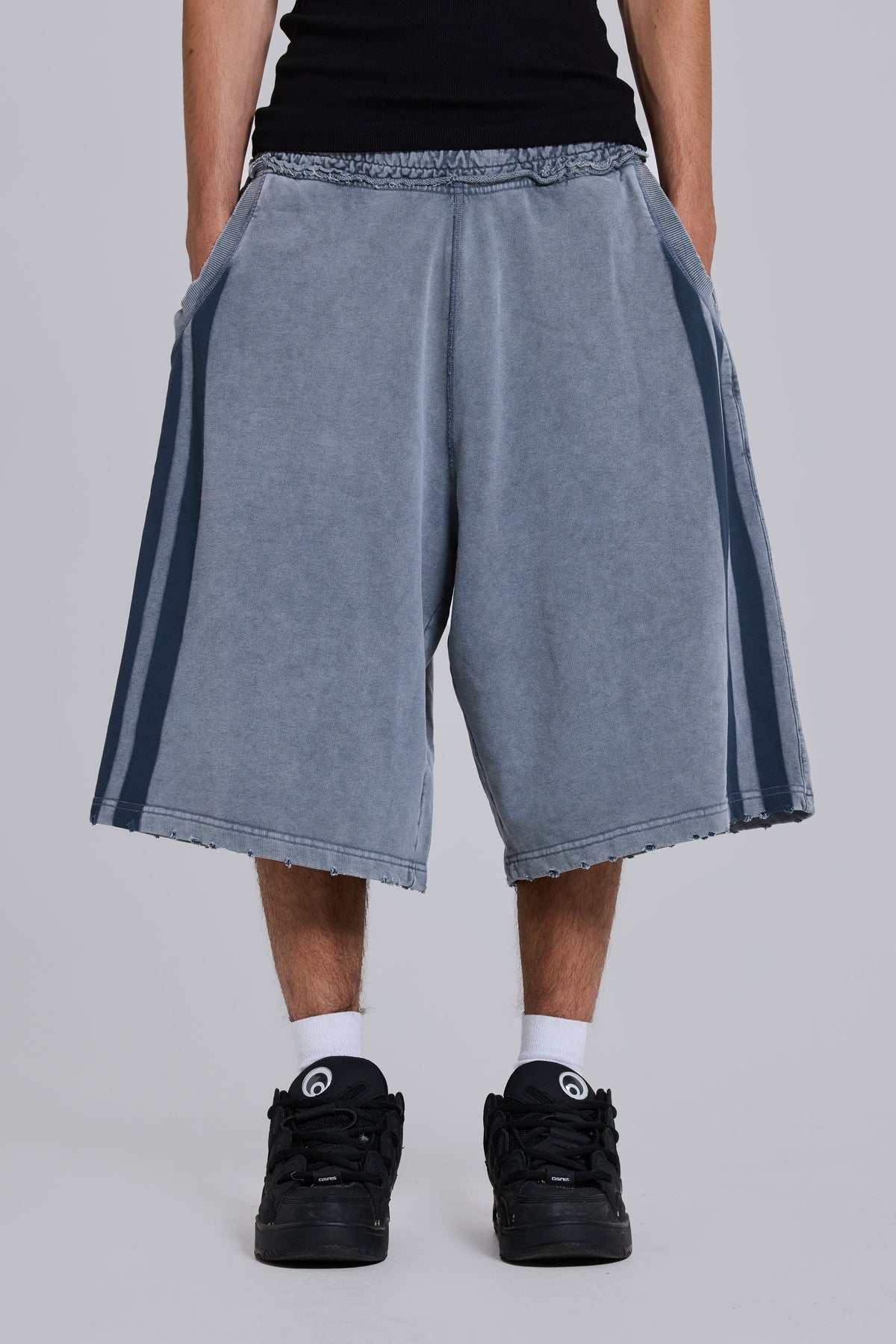 Shorts de chándal Monster lavados deportivos de rayas grises