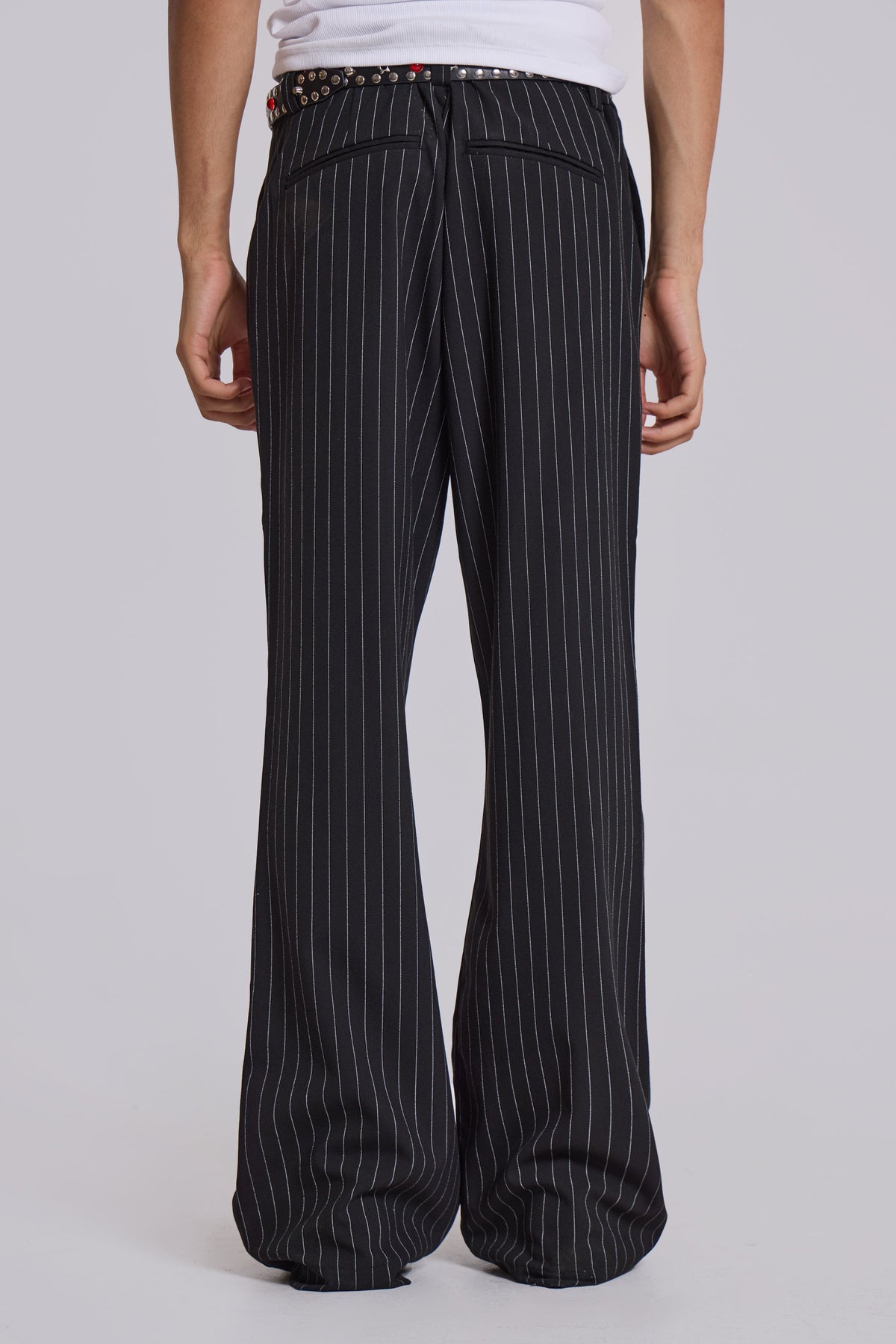 Pantalón de traje de raya diplomática con pliegues bootcut negro