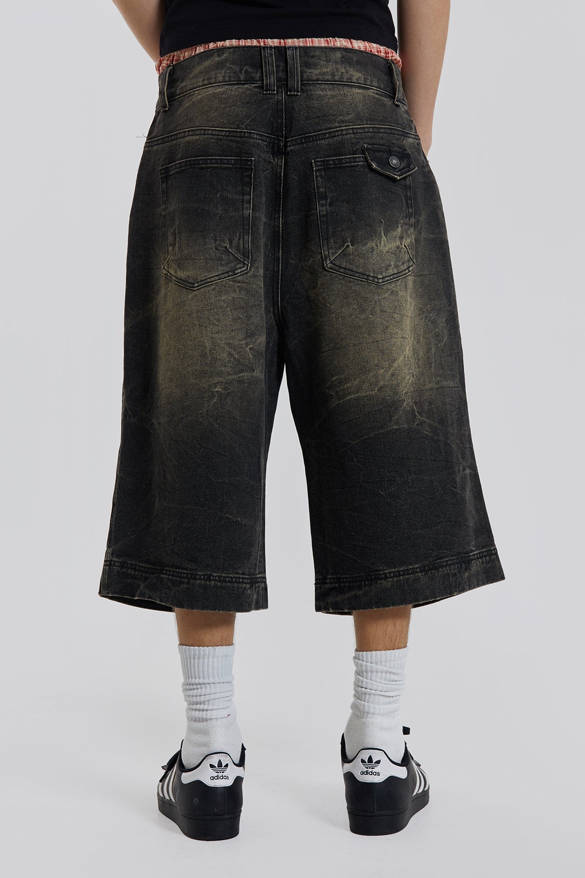 Bermudas vaqueras Axle lavado arrugado negras y denim