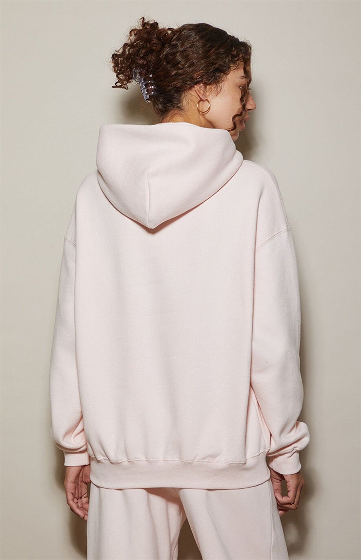 Sudadera con capucha rosa ultrasuave con núcleo de felpa y lavado vintage. 4.501