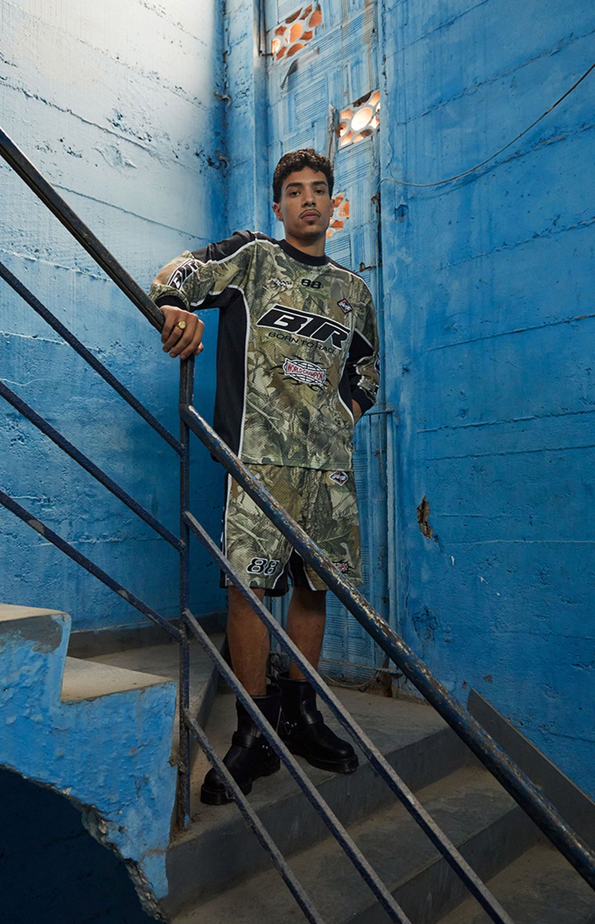 Camiseta de manga larga de malla con estampado de camuflaje