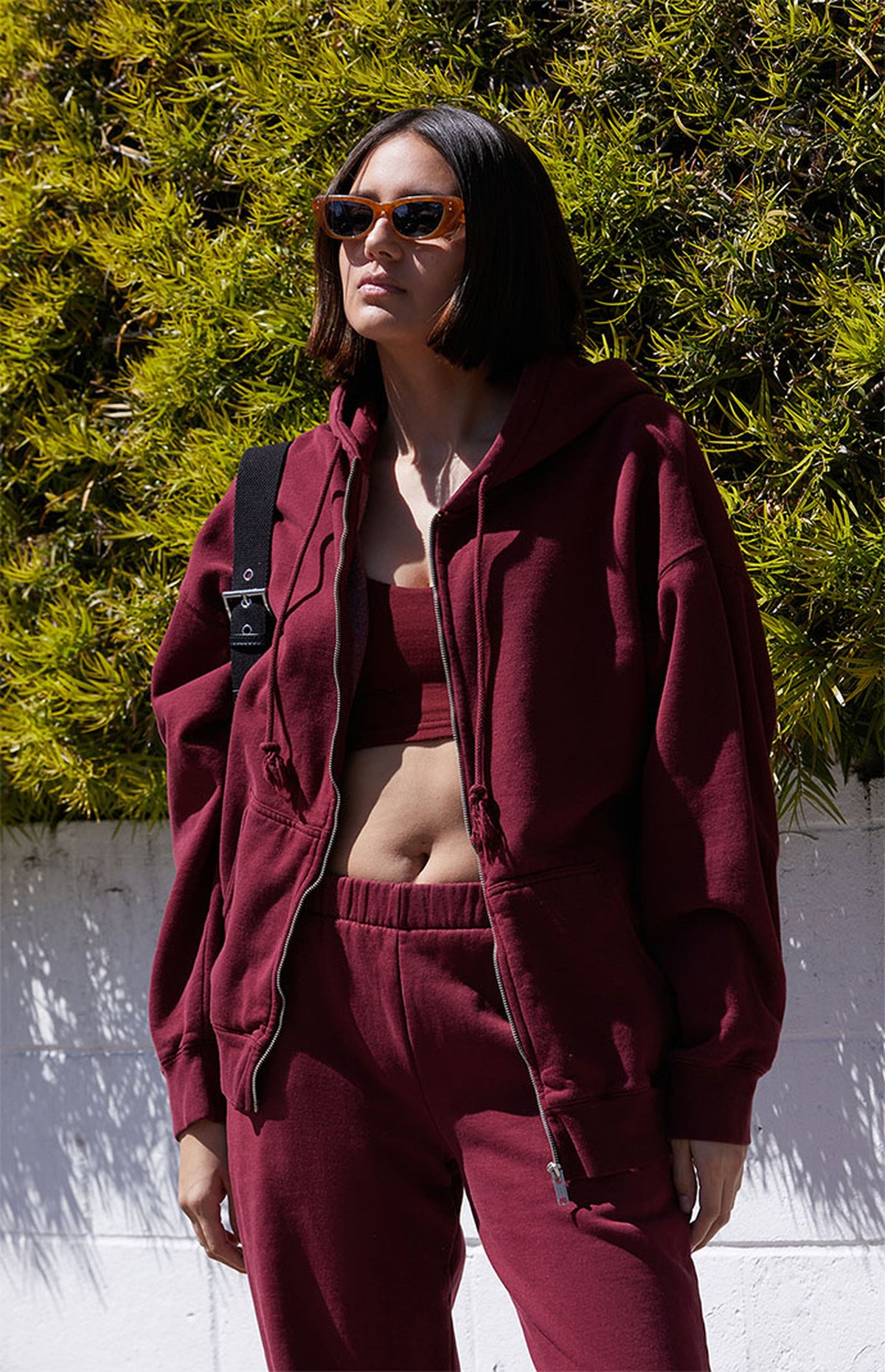 Sudadera con capucha y cremallera completa color burdeos de John Galt