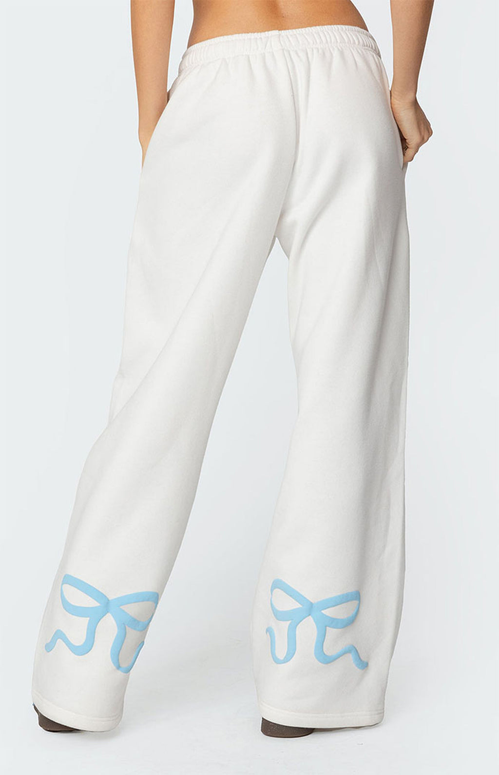 Pantalones deportivos Edikted Bonney con detalle de lazo