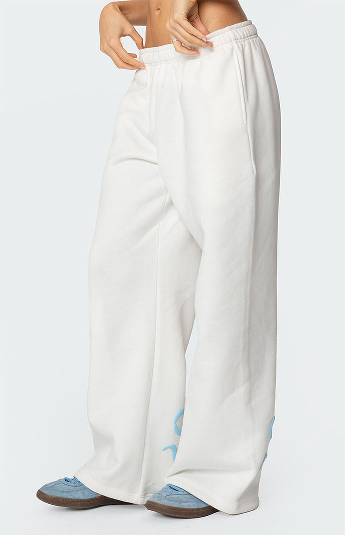 Pantalones deportivos Edikted Bonney con detalle de lazo
