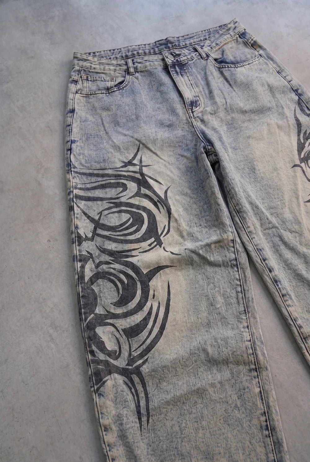 Pantalones vaqueros holgados con estampado kasumi