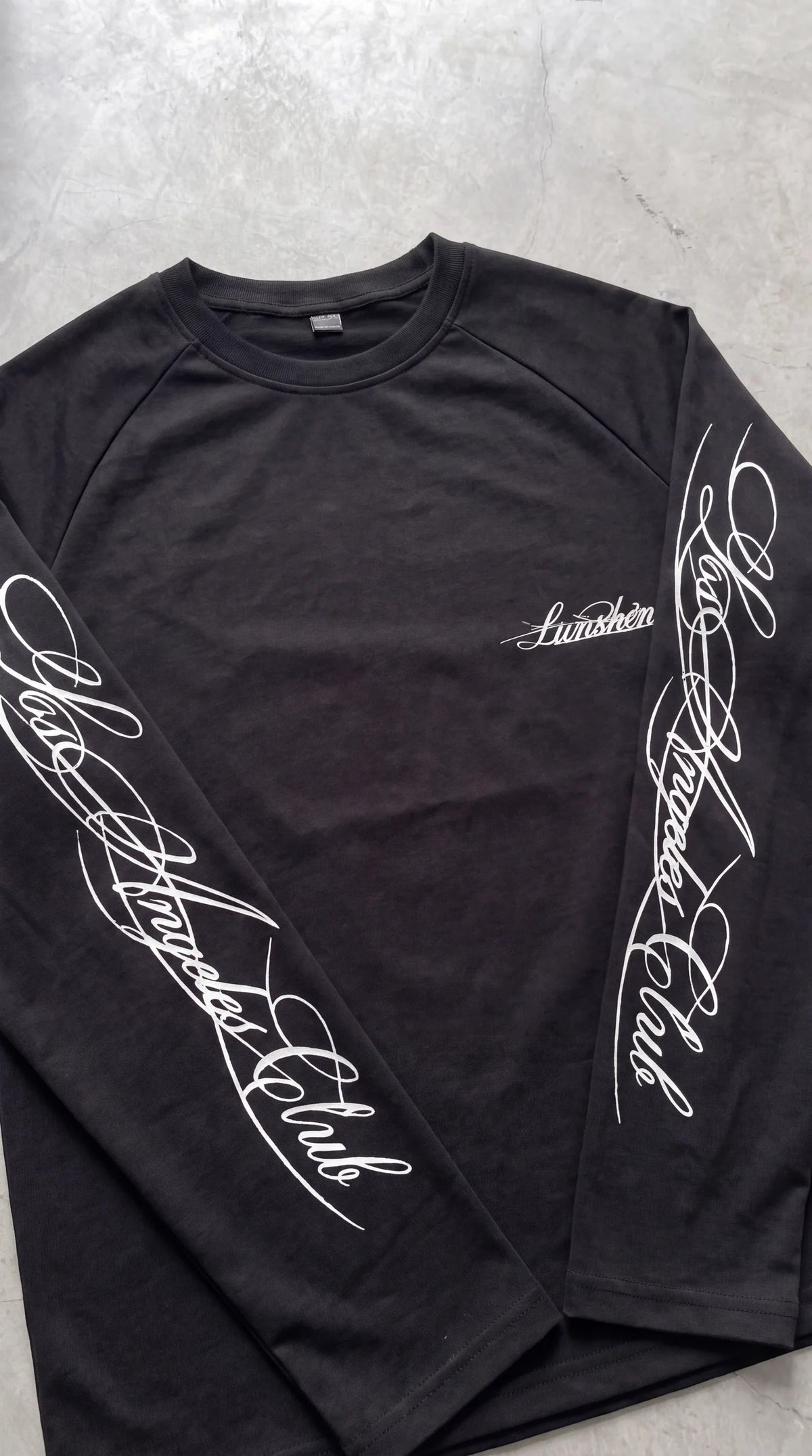 Camiseta Negra Mayoi Manga Larga