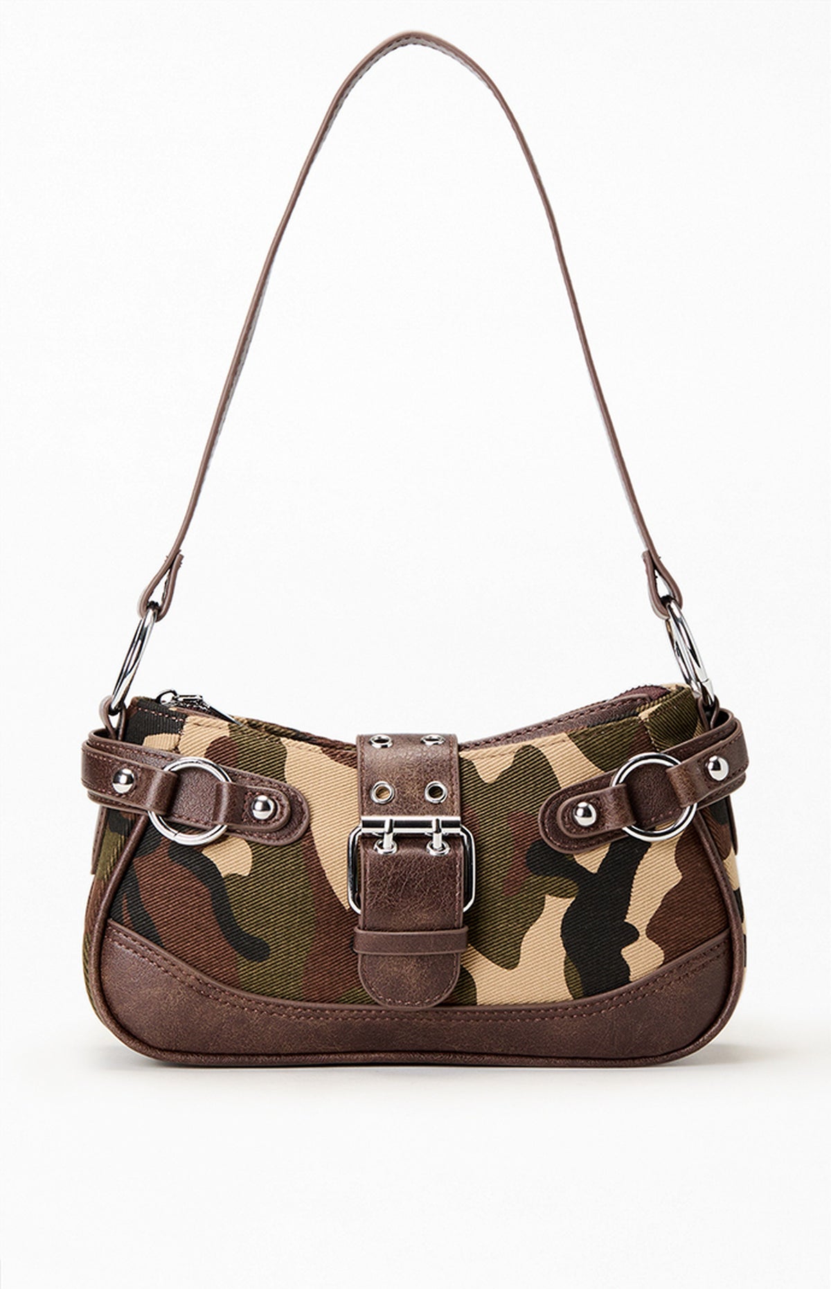 Bolso de hombro de piel sintética con estampado de camuflaje y hebilla frontal.