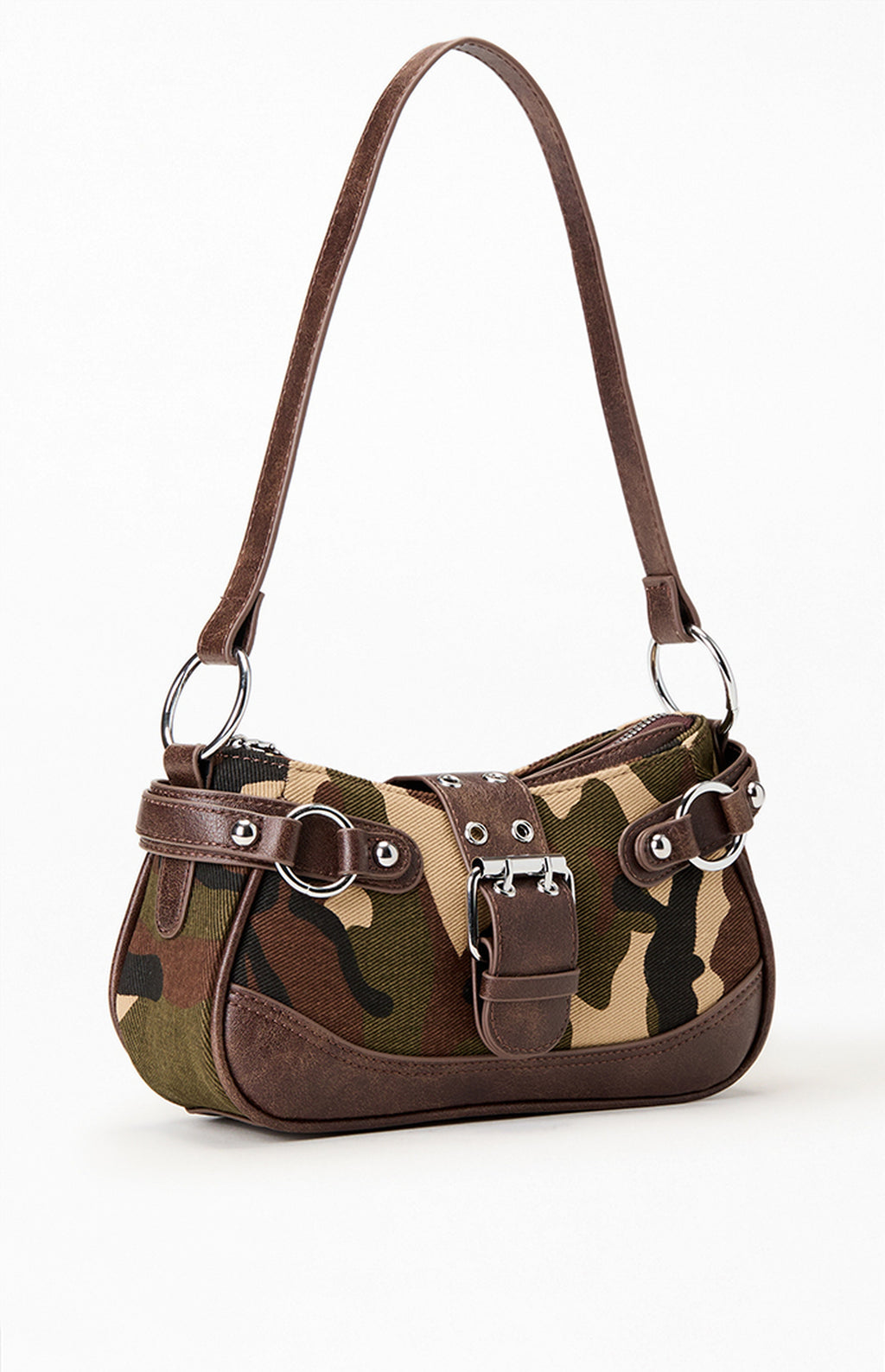 Bolso de hombro de piel sintética con estampado de camuflaje y hebilla frontal.